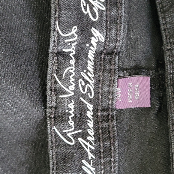 Gloria Vanderbilt Black Capris !!! - Picture 8 of 8